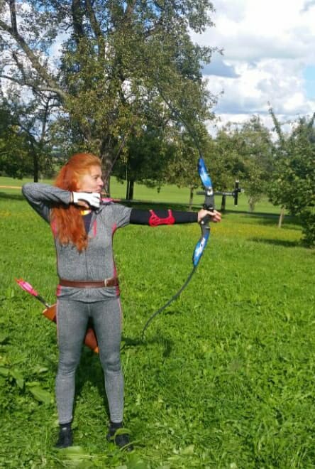 Sibylle-Becker-Bow-Shooting